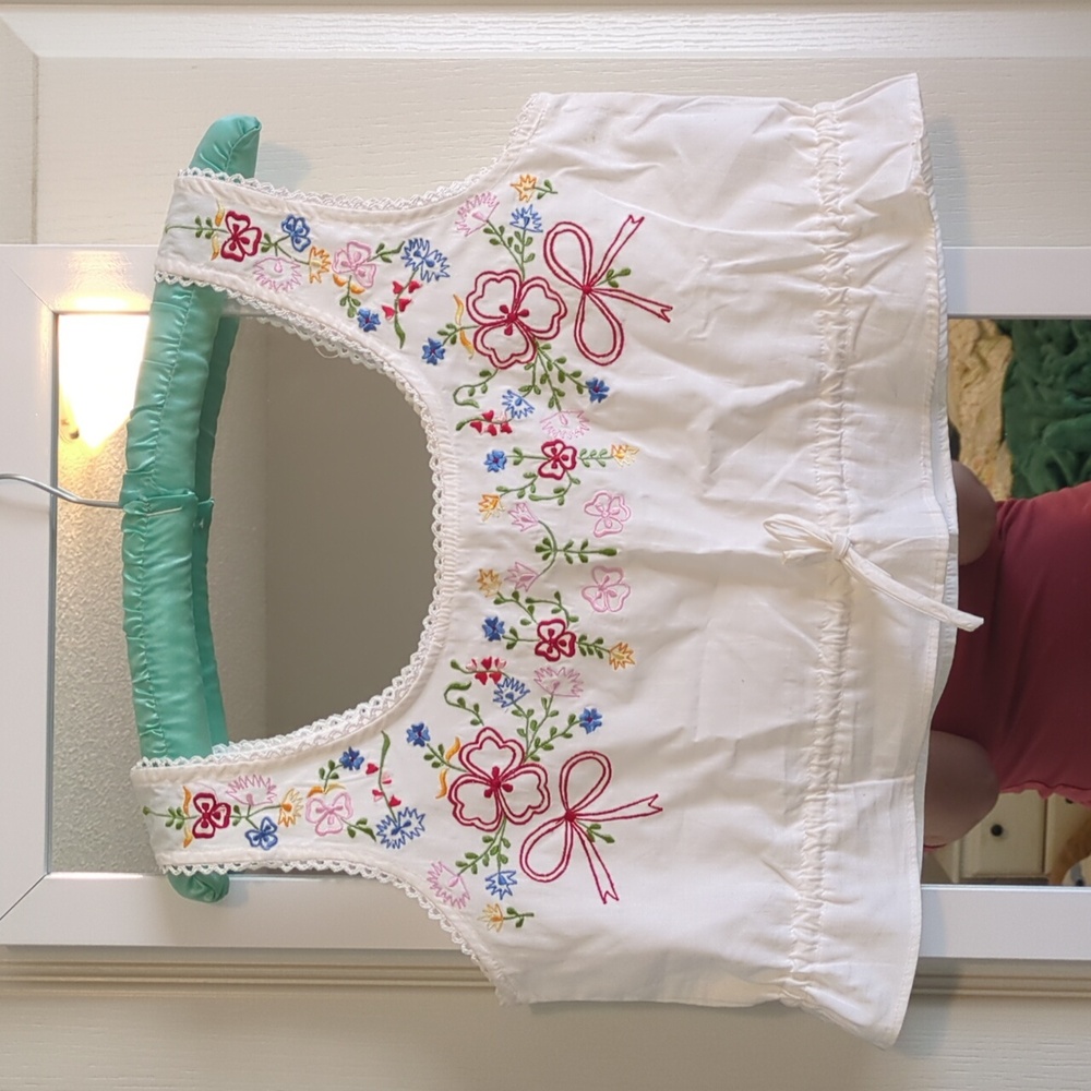NWT embroidered peasant crop top